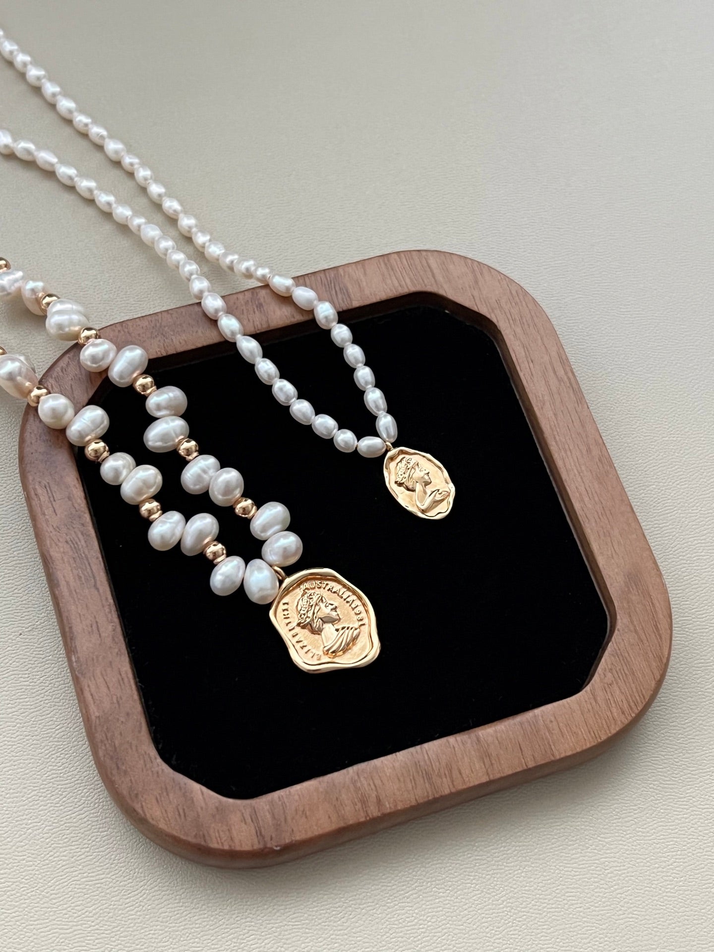 Baroque Pearl Queen Pendant Necklace, S925 silver baroque pearl necklace, irregular pearl necklace, queen’s signet design jewelry, statement pearl necklace, artisanal silver pearl jewelry