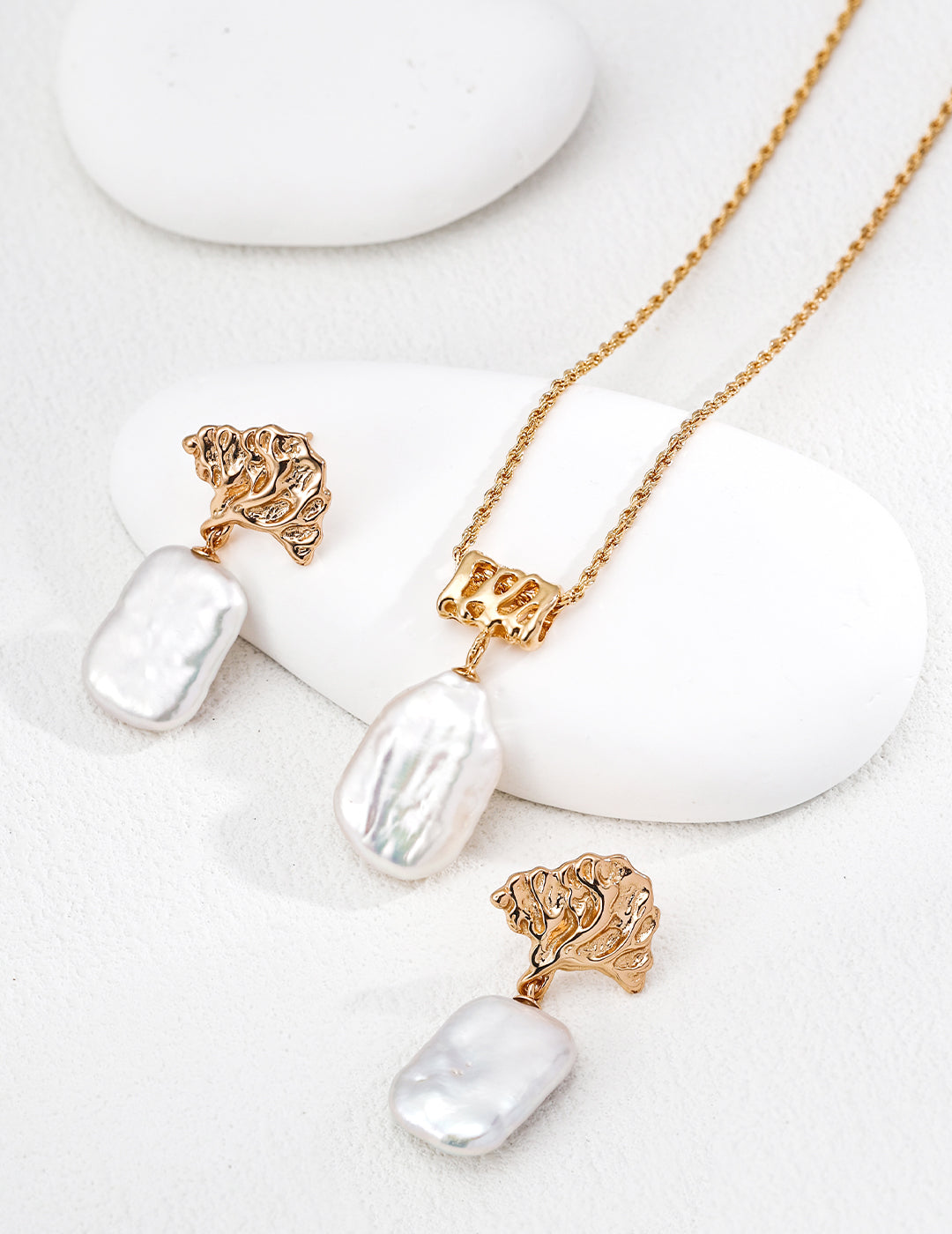 S925 Sterling Silver Vintage Baroque Pearl Necklace – Square Pendant Design