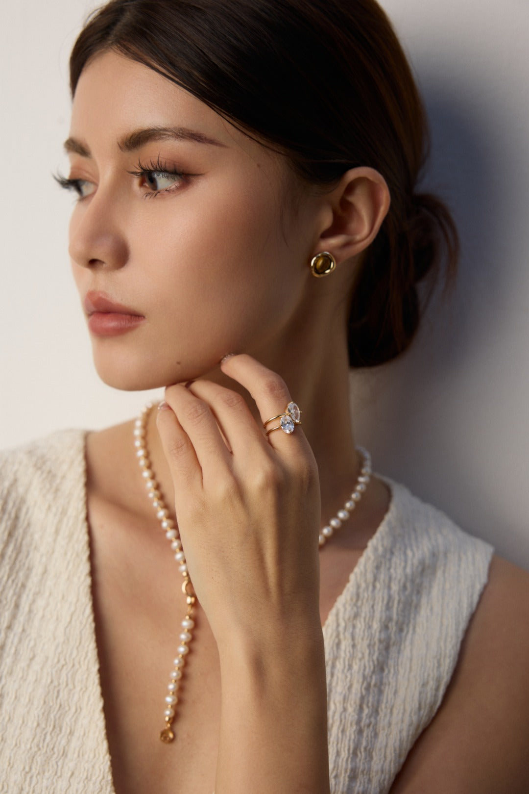 S925 Silver Cubic Zirconia Ring Vintage Gold Platinum Finish with pearl necklace and earrings.