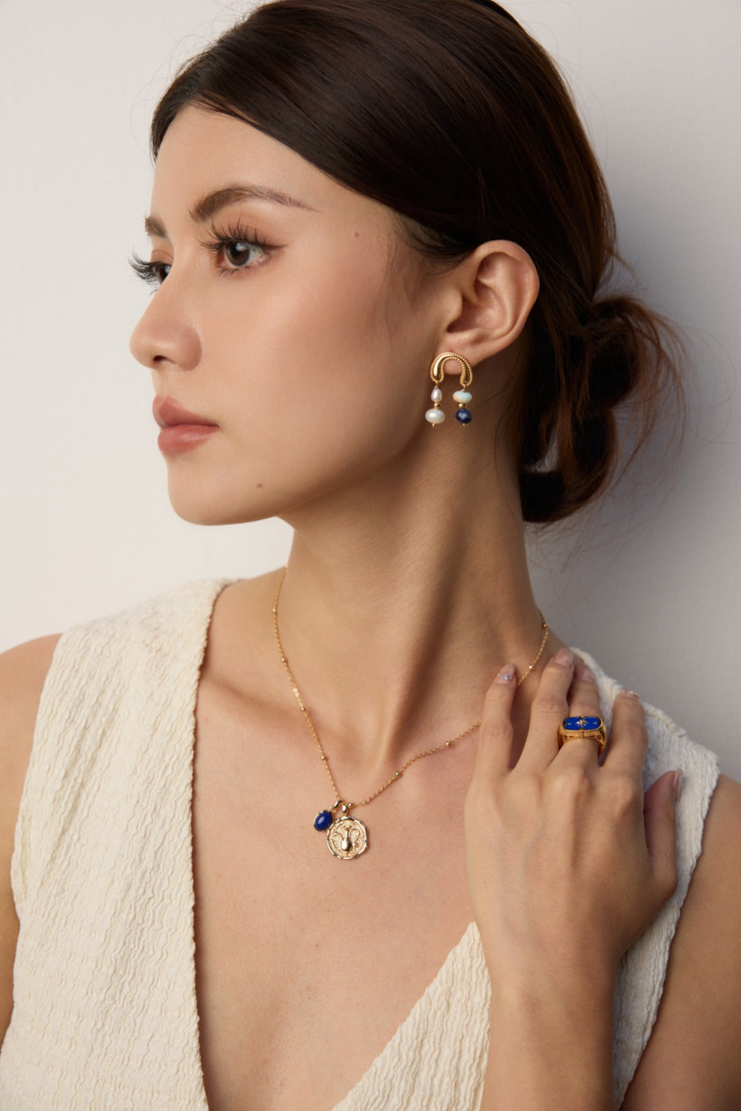 lapis lazuli pendant necklace, S925 silver lapis lazuli necklace, vintage gold lapis jewelry, gemstone pendant necklace, artistic gemstone necklace, elegant blue gemstone jewelry