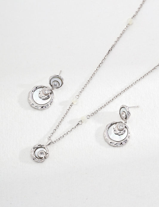 Mother of Pearl Shell Pendant Necklace, shell pendant necklace, sterling silver pearl necklace, zircon pendant necklace, elegant pearl jewelry, vintage style pearl necklace, mother of pearl necklace