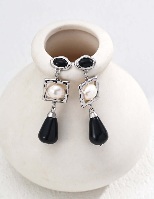 natural pearl black onyx earrings, S925 silver pearl earrings, vintage onyx pearl jewelry, gemstone pearl earrings, black onyx pearl earrings, natural pearl gemstone earrings, vintage style earrings, pearl and onyx jewelry, elegant contrast earrings, S925 silver vintage earrings