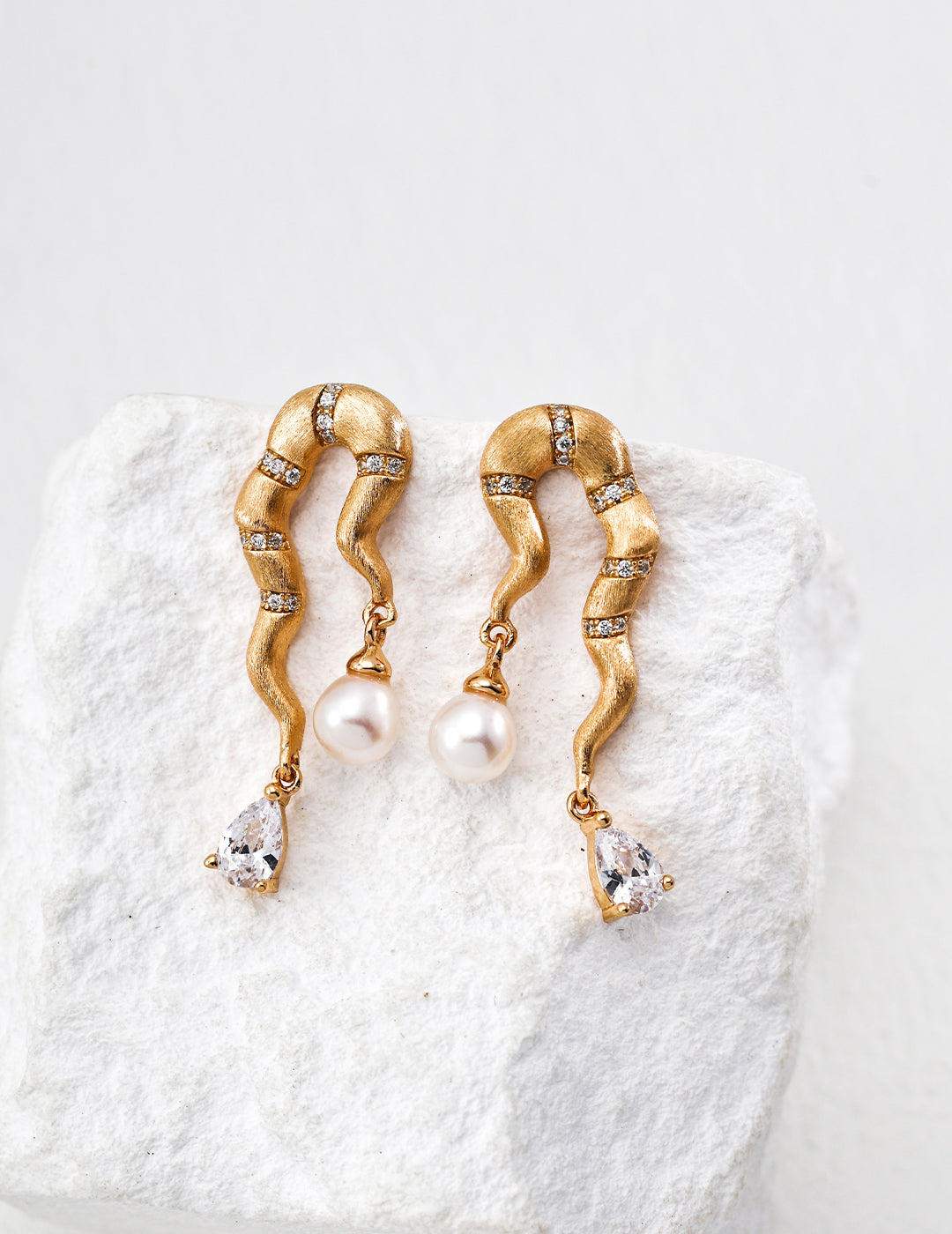 Handcrafted Brushed Finish S925 Sliver Natural Pearl & Zircon Earrings