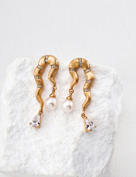 Handcrafted Brushed Finish S925 Sliver Natural Pearl & Zircon Earrings