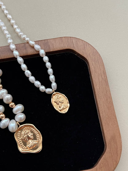 Baroque Pearl Queen Pendant Necklace, S925 silver baroque pearl necklace, irregular pearl necklace, queen’s signet design jewelry, statement pearl necklace, artisanal silver pearl jewelry