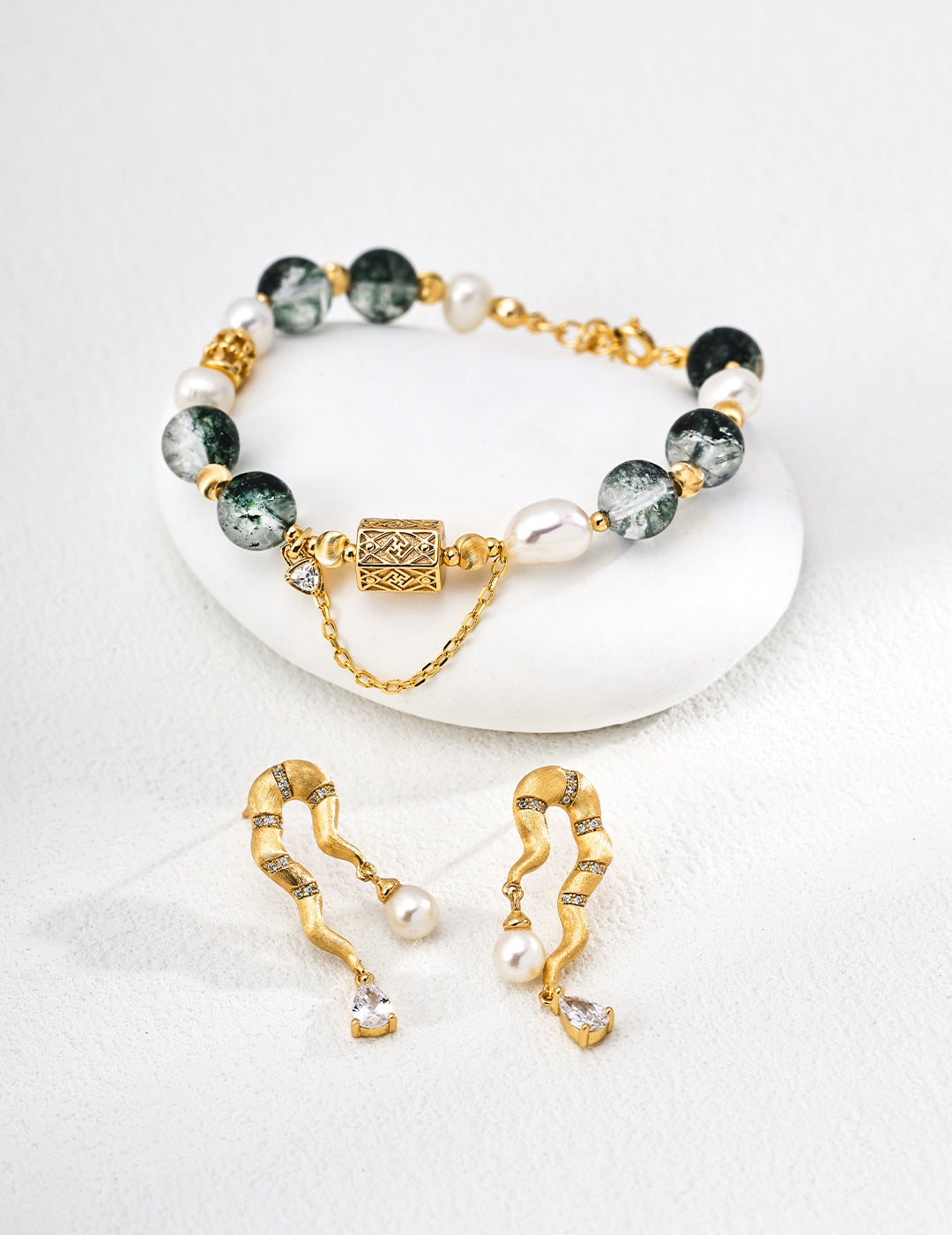 green crystal pearl bracelet, S925 silver crystal bracelet, natural pearl jewelry, oriental inspired bracelet, artisan silver bracelet, green gemstone bracelet, elegant pearl crystal bracelet