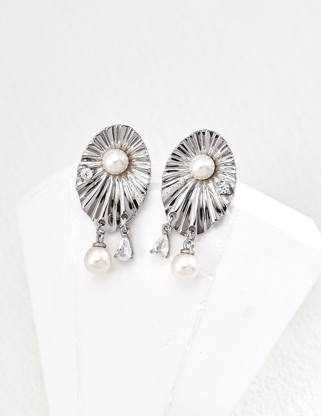 S925 Sterling Silver Natural Pearl Earrings – Firework Design – E01368