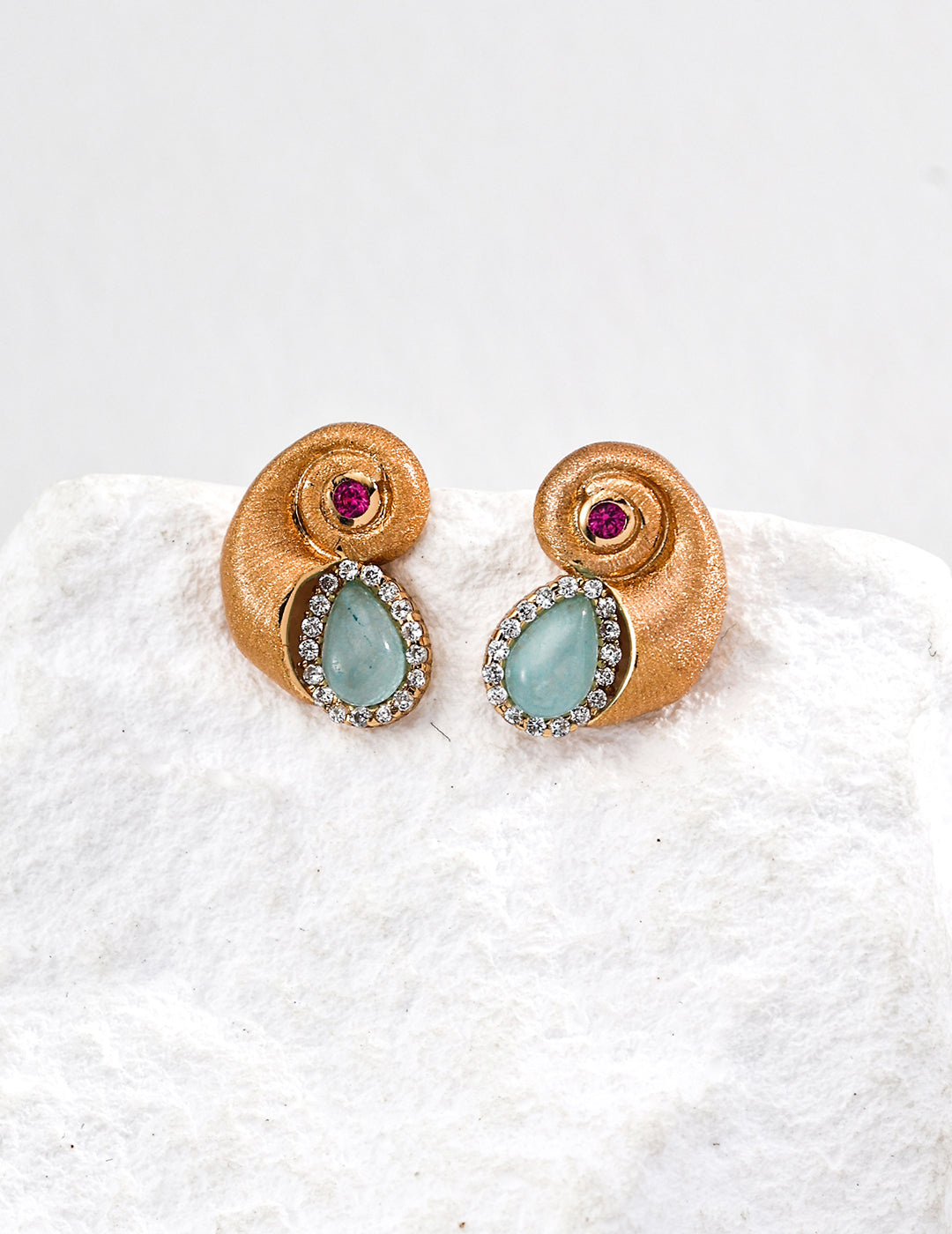S925 silver crystal earrings, cubic zirconia blue earrings, sea snail design jewelry, vintage sparkle earrings, elegant gemstone earrings, blue crystal sea snail earrings