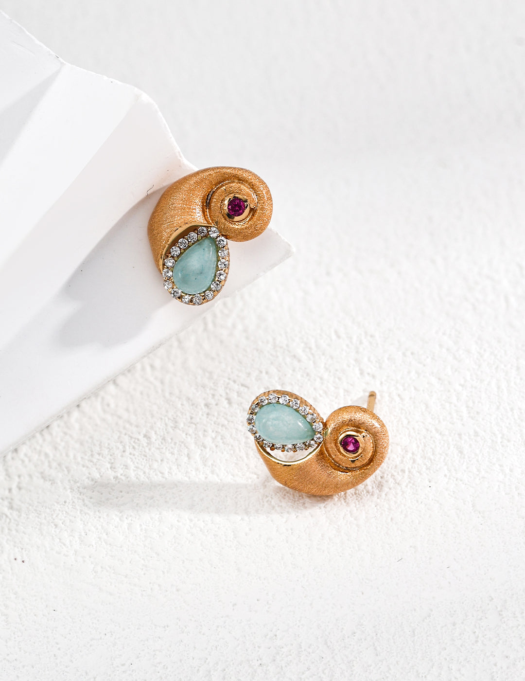S925 silver crystal earrings, cubic zirconia blue earrings, sea snail design jewelry, vintage sparkle earrings, elegant gemstone earrings, blue crystal sea snail earrings