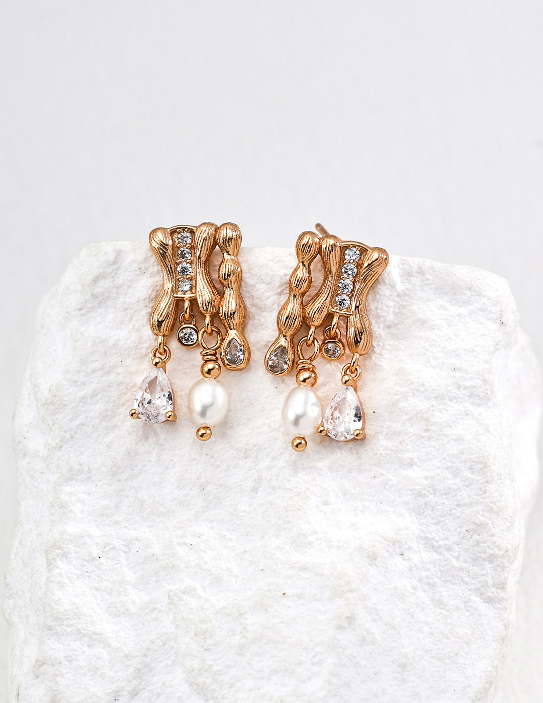 pearl & cubic zirconia vintage earrings, S925 silver pearl earrings, cubic zirconia jewelry, vintage inspired earrings, classic meets modern elegance, gemstone earrings