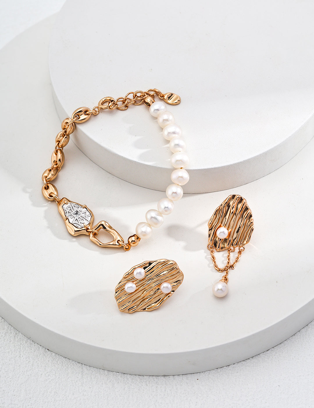 S925 Silver Pearl & Cubic Zirconia Bracelet – Vintage Gold Finish