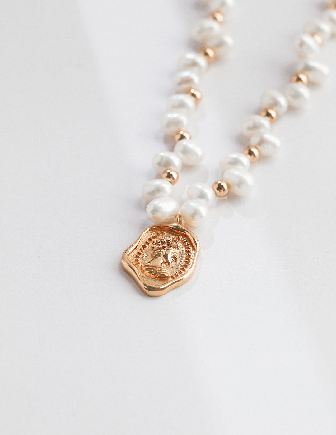 Baroque Pearl Queen Pendant Necklace, S925 silver baroque pearl necklace, irregular pearl necklace, queen’s signet design jewelry, statement pearl necklace, artisanal silver pearl jewelry