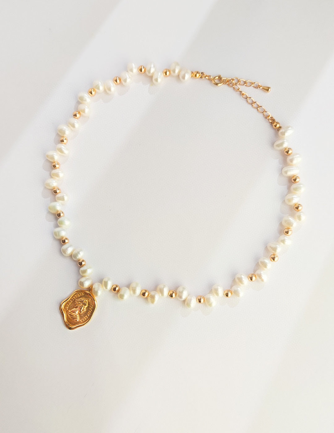Baroque Pearl Queen Pendant Necklace, S925 silver baroque pearl necklace, irregular pearl necklace, queen’s signet design jewelry, statement pearl necklace, artisanal silver pearl jewelry