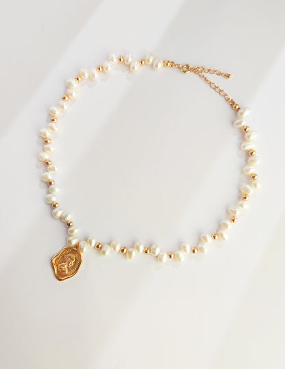 Baroque Pearl Queen Pendant Necklace, S925 silver baroque pearl necklace, irregular pearl necklace, queen’s signet design jewelry, statement pearl necklace, artisanal silver pearl jewelry