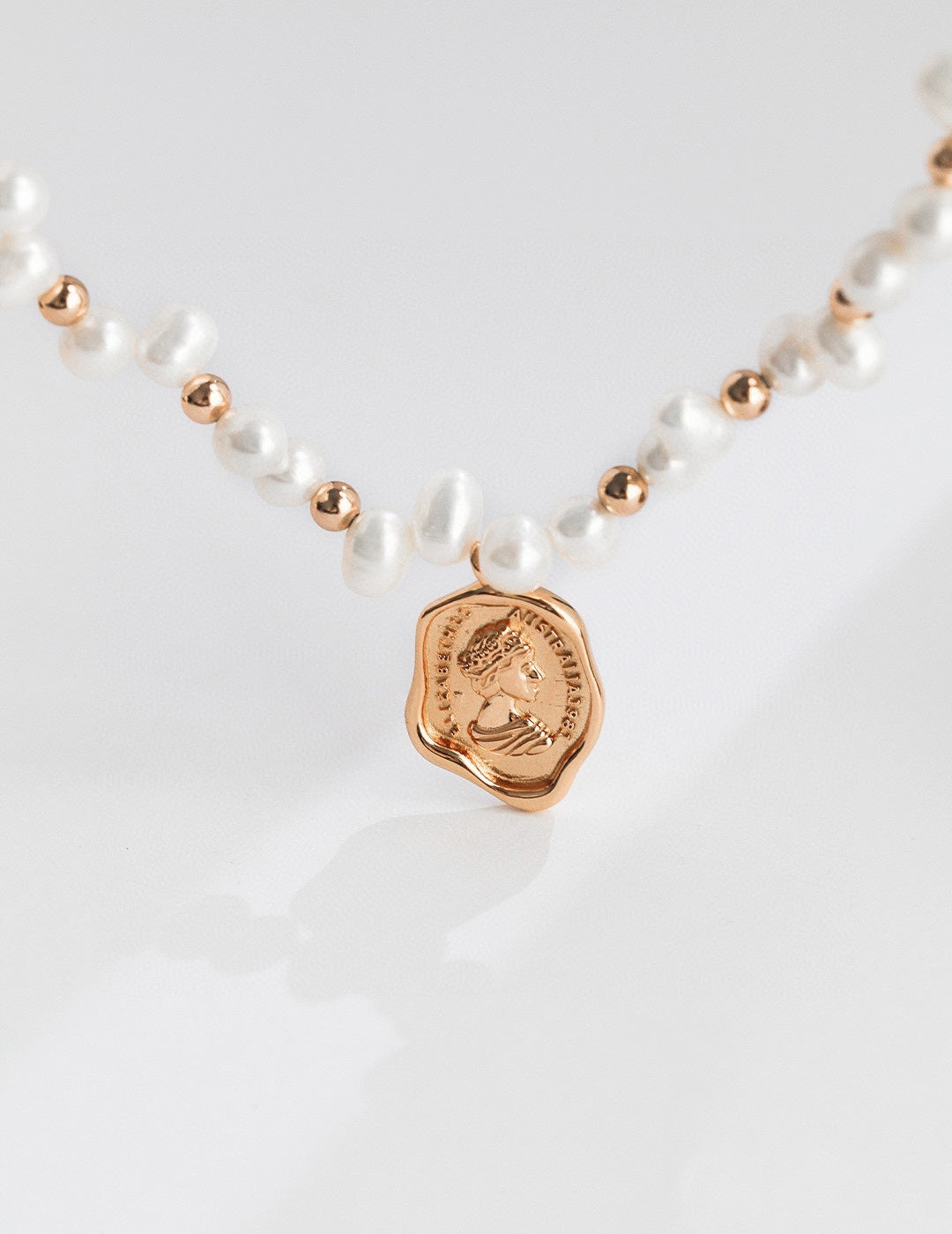 Baroque Pearl Queen Pendant Necklace, S925 silver baroque pearl necklace, irregular pearl necklace, queen’s signet design jewelry, statement pearl necklace, artisanal silver pearl jewelry