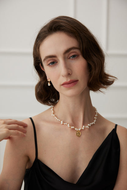 Baroque Pearl Queen Pendant Necklace, S925 silver baroque pearl necklace, irregular pearl necklace, queen’s signet design jewelry, statement pearl necklace, artisanal silver pearl jewelry