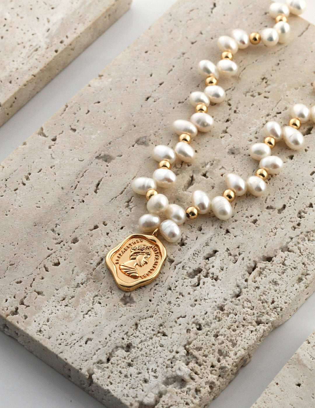 Baroque Pearl Queen Pendant Necklace, S925 silver baroque pearl necklace, irregular pearl necklace, queen’s signet design jewelry, statement pearl necklace, artisanal silver pearl jewelry