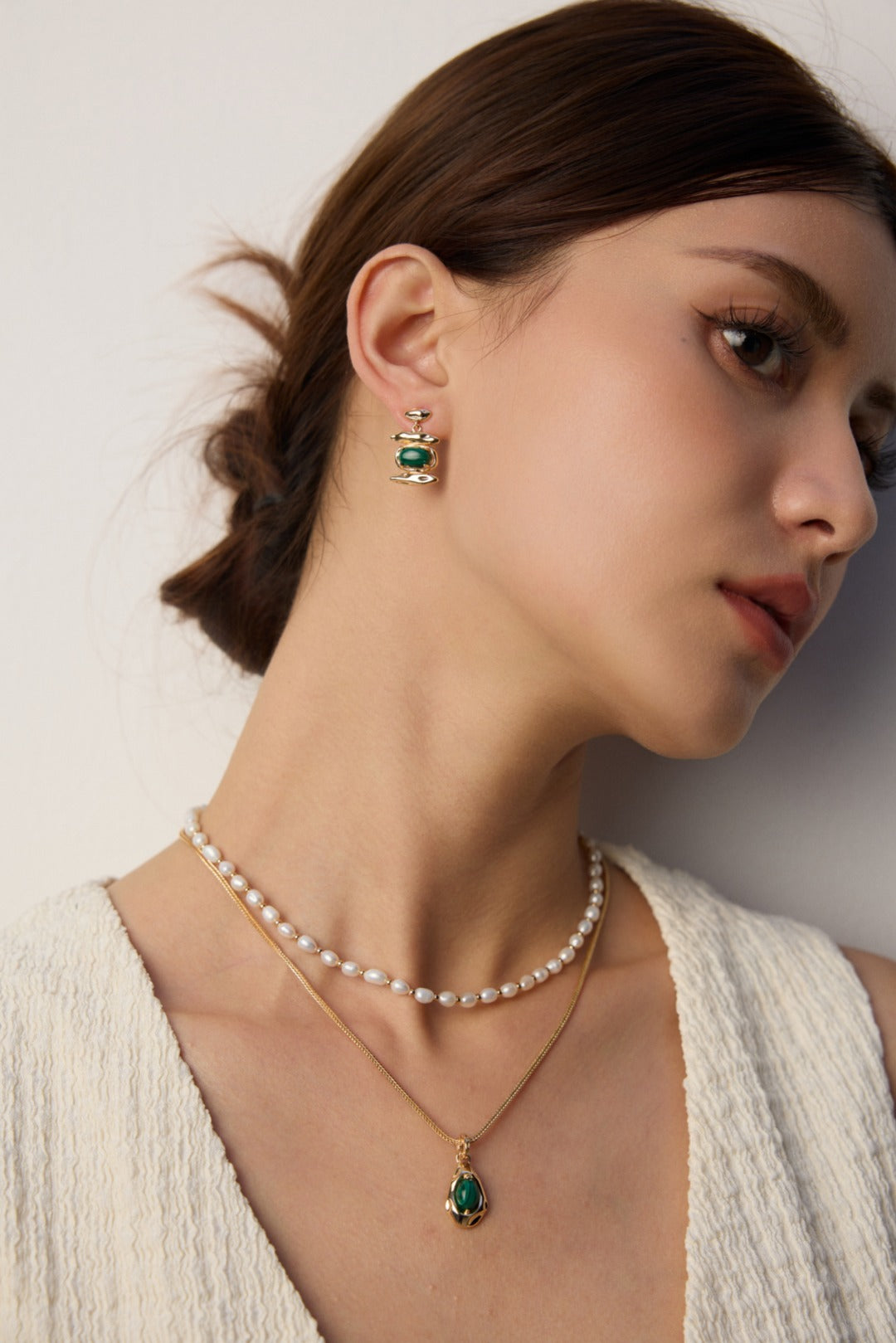 pearl choker necklace, S925 silver pearl choker, versatile layered necklace, vintage gold pearl necklace, minimalist pearl jewelry, classic pearl choker design