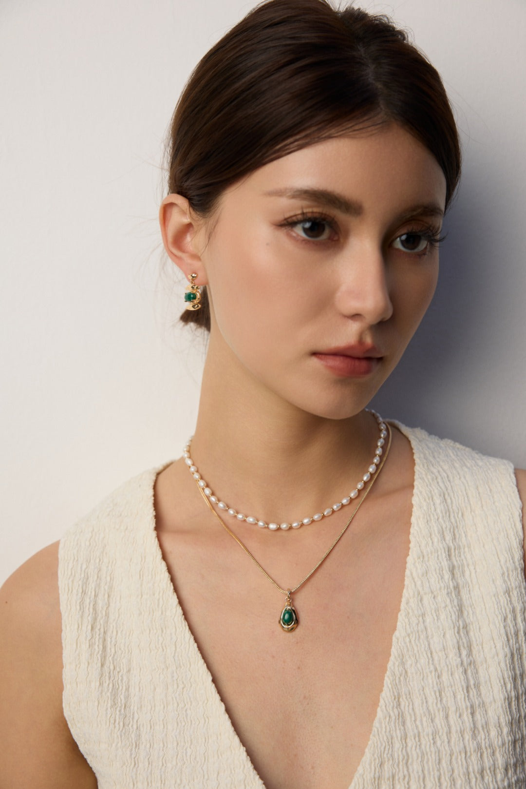 pearl choker necklace, S925 silver pearl choker, versatile layered necklace, vintage gold pearl necklace, minimalist pearl jewelry, classic pearl choker design