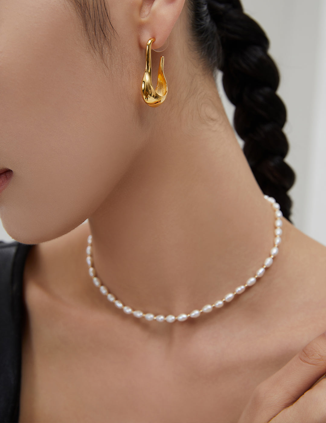 pearl choker necklace, S925 silver pearl choker, versatile layered necklace, vintage gold pearl necklace, minimalist pearl jewelry, classic pearl choker design