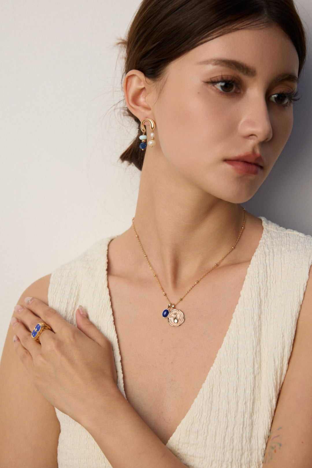lapis lazuli pendant necklace, S925 silver lapis lazuli necklace, vintage gold lapis jewelry, gemstone pendant necklace, artistic gemstone necklace, elegant blue gemstone jewelry