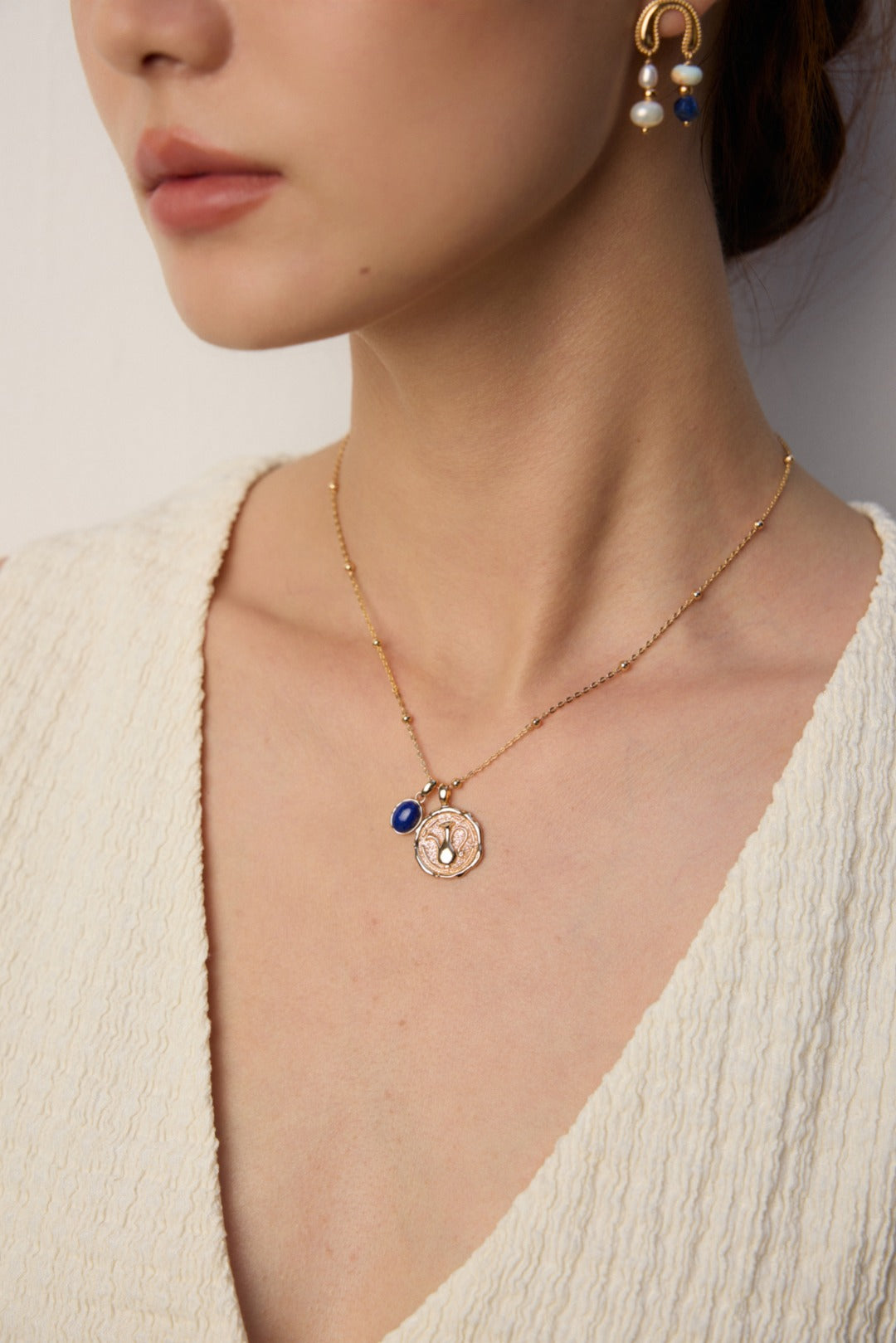lapis lazuli pendant necklace, S925 silver lapis lazuli necklace, vintage gold lapis jewelry, gemstone pendant necklace, artistic gemstone necklace, elegant blue gemstone jewelry