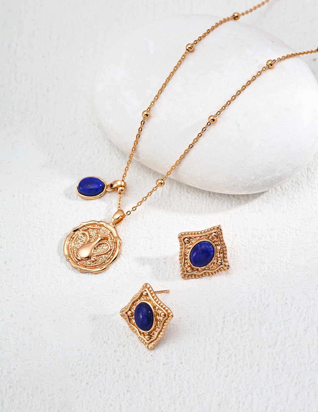 lapis lazuli pendant necklace, S925 silver lapis lazuli necklace, vintage gold lapis jewelry, gemstone pendant necklace, artistic gemstone necklace, elegant blue gemstone jewelry