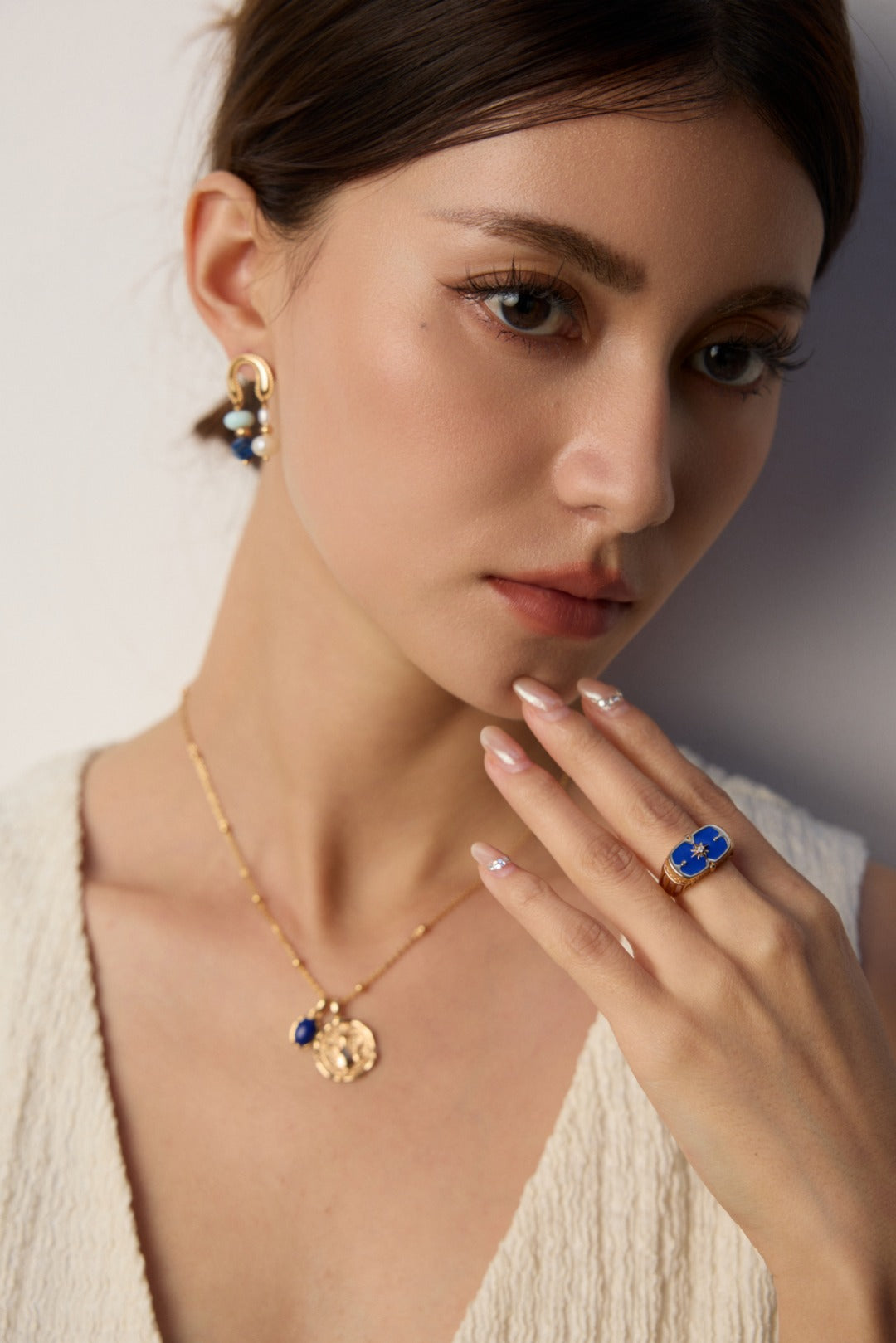 lapis lazuli pendant necklace, S925 silver lapis lazuli necklace, vintage gold lapis jewelry, gemstone pendant necklace, artistic gemstone necklace, elegant blue gemstone jewelry