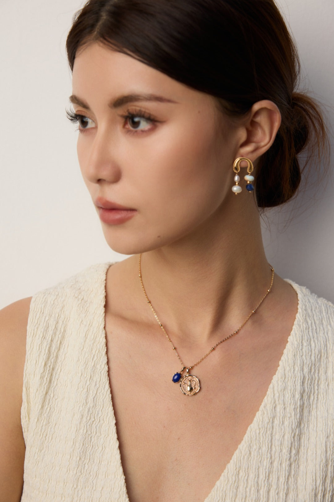 lapis lazuli pendant necklace, S925 silver lapis lazuli necklace, vintage gold lapis jewelry, gemstone pendant necklace, artistic gemstone necklace, elegant blue gemstone jewelry