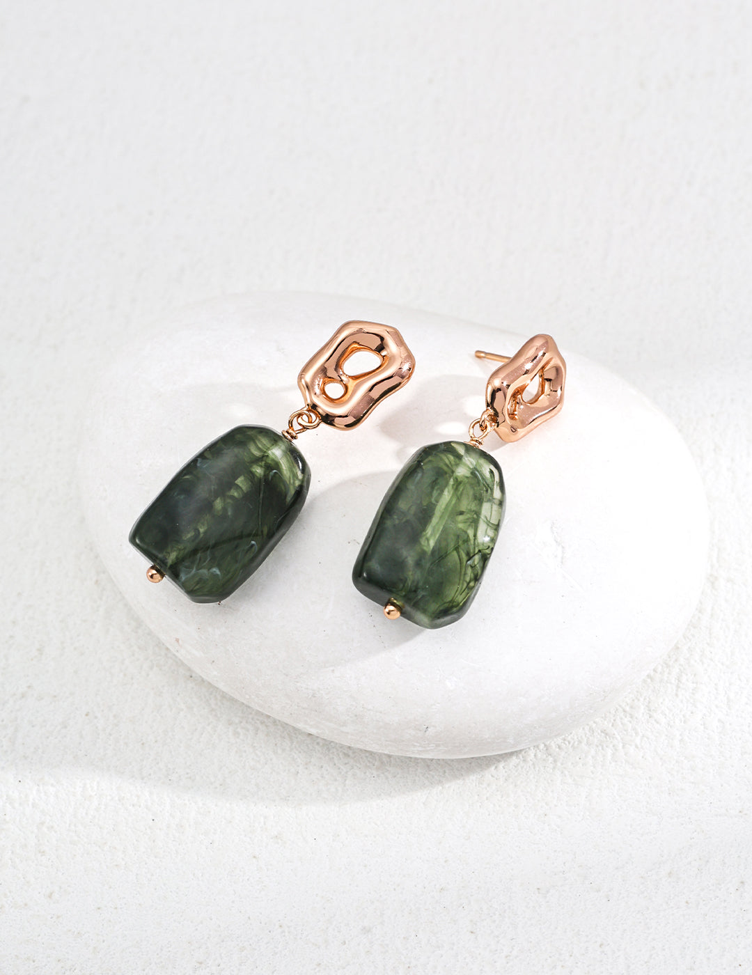Minimalist Amber-Inspired Earrings, green amber inspired earrings, S925 silver earrings, vintage gold earrings, minimalist gemstone earrings, nature inspired jewelry