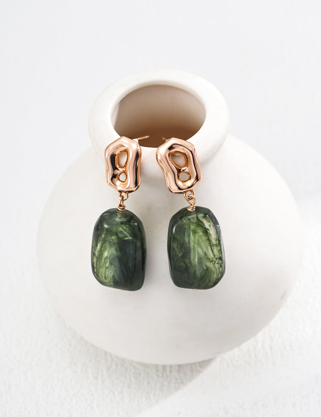 Minimalist Amber-Inspired Earrings, green amber inspired earrings, S925 silver earrings, vintage gold earrings, minimalist gemstone earrings, nature inspired jewelry