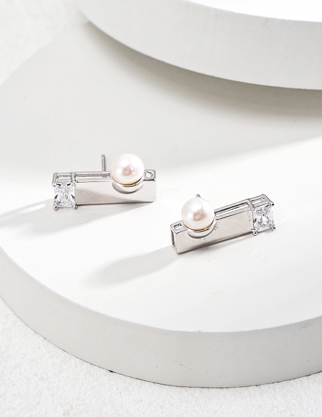 natural pearl & zircon earrings, minimalist pearl zircon earrings, S925 silver pearl earrings, natural pearl zircon jewelry, elegant minimalist earrings, hypoallergenic gemstone earrings, everyday elegant earrings