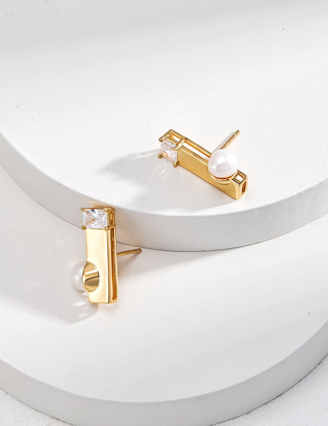 natural pearl & zircon earrings, minimalist pearl zircon earrings, S925 silver pearl earrings, natural pearl zircon jewelry, elegant minimalist earrings, hypoallergenic gemstone earrings, everyday elegant earrings