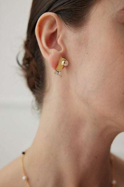 natural pearl & zircon earrings, minimalist pearl zircon earrings, S925 silver pearl earrings, natural pearl zircon jewelry, elegant minimalist earrings, hypoallergenic gemstone earrings, everyday elegant earrings