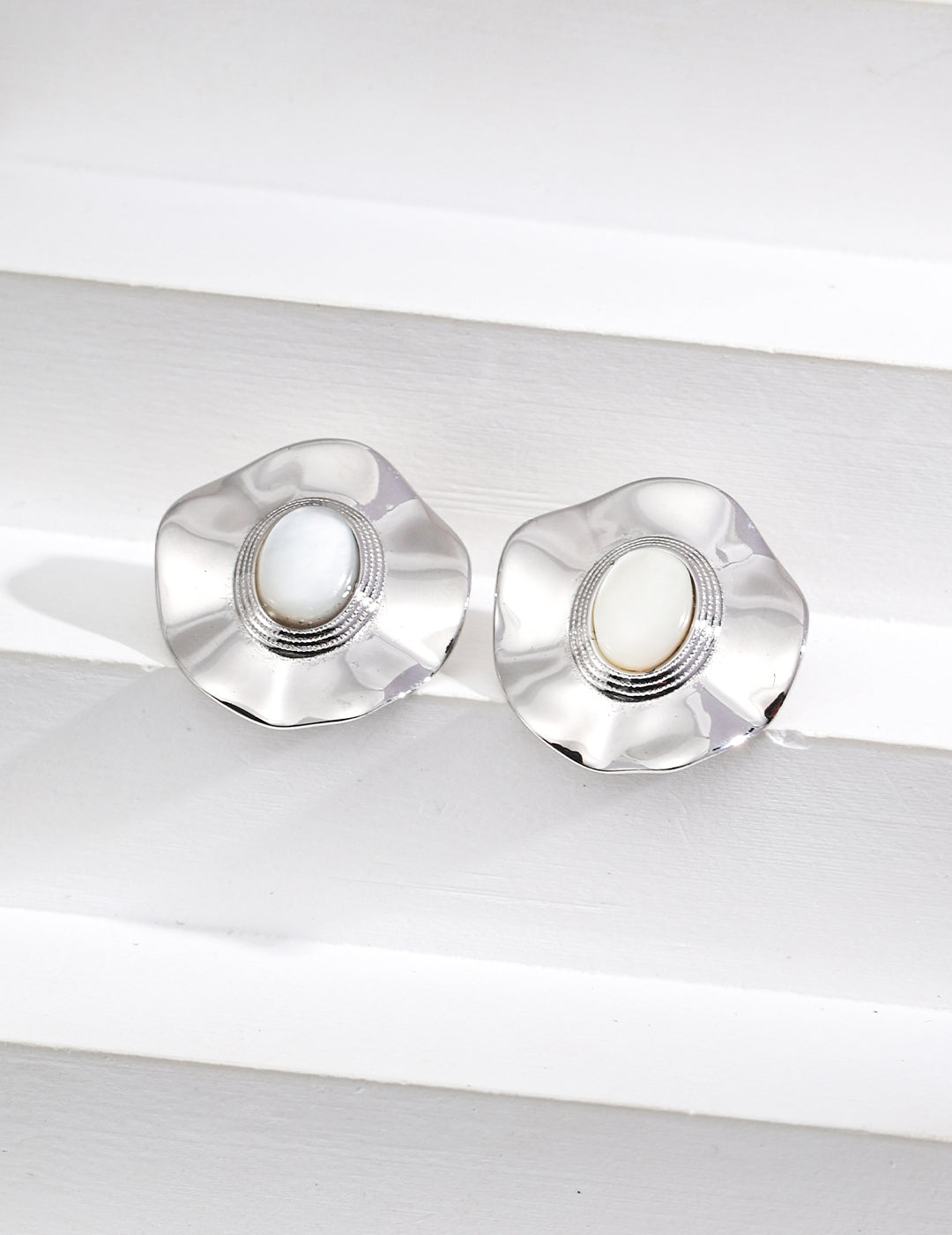 black onyx shell earrings, S925 sterling silver earrings, vintage black onyx earrings, shell gemstone earrings, elegant gemstone jewelry, artisan silver earrings, 