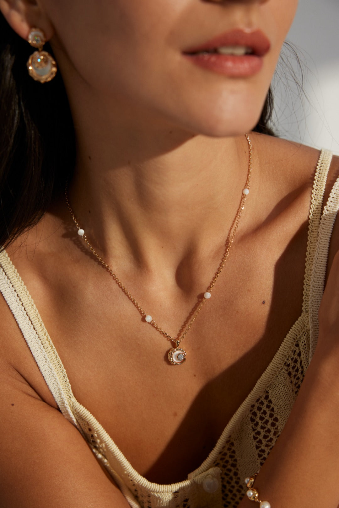 Mother of Pearl Shell Pendant Necklace, shell pendant necklace, sterling silver pearl necklace, zircon pendant necklace, elegant pearl jewelry, vintage style pearl necklace, mother of pearl necklace