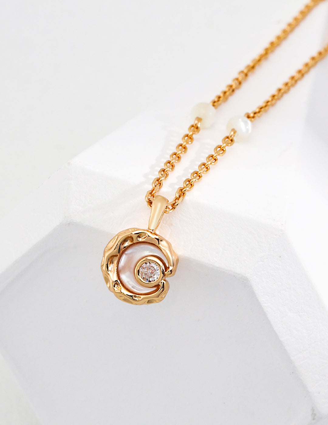Mother of Pearl Shell Pendant Necklace, shell pendant necklace, sterling silver pearl necklace, zircon pendant necklace, elegant pearl jewelry, vintage style pearl necklace, mother of pearl necklace