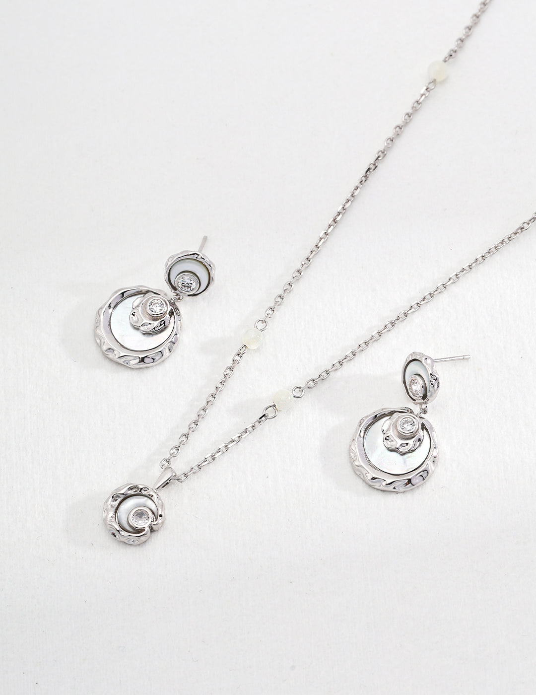 Mother of Pearl Shell Pendant Necklace, shell pendant necklace, sterling silver pearl necklace, zircon pendant necklace, elegant pearl jewelry, vintage style pearl necklace, mother of pearl necklace
