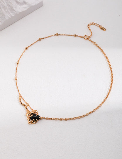 black onyx fluid necklace, black onyx fluid necklace, S925 silver gemstone necklace, natural flow necklace, modern onyx jewelry, artistic necklace design, minimalist gemstone necklace, everyday gemstone jewelry, S925 black onyx necklace, fluid design gemstone necklace, natural flow jewelry