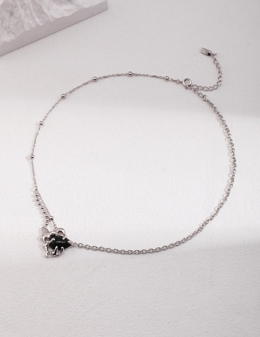 black onyx fluid necklace, black onyx fluid necklace, S925 silver gemstone necklace, natural flow necklace, modern onyx jewelry, artistic necklace design, minimalist gemstone necklace, everyday gemstone jewelry, S925 black onyx necklace, fluid design gemstone necklace, natural flow jewelry