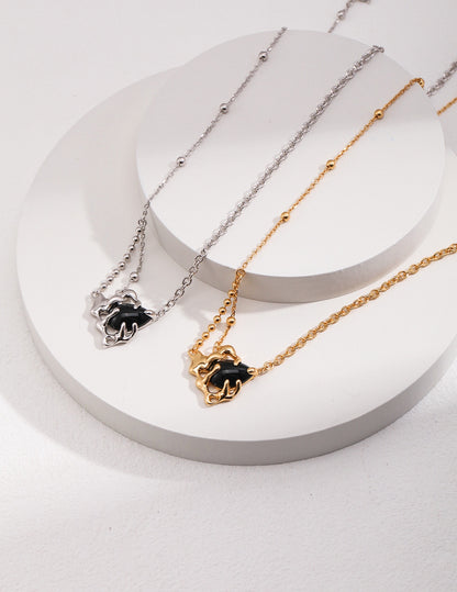 black onyx fluid necklace, black onyx fluid necklace, S925 silver gemstone necklace, natural flow necklace, modern onyx jewelry, artistic necklace design, minimalist gemstone necklace, everyday gemstone jewelry, S925 black onyx necklace, fluid design gemstone necklace, natural flow jewelry