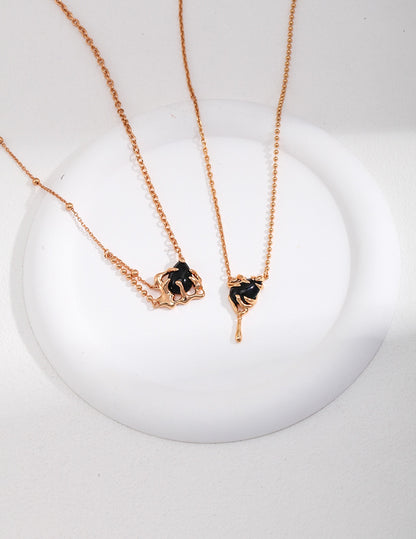black onyx fluid necklace, black onyx fluid necklace, S925 silver gemstone necklace, natural flow necklace, modern onyx jewelry, artistic necklace design, minimalist gemstone necklace, everyday gemstone jewelry, S925 black onyx necklace, fluid design gemstone necklace, natural flow jewelry