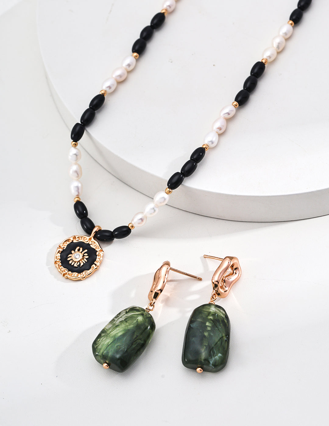 Black Onyx Enamel Pendant Necklace, S925 pearl enamel necklace, black onyx pendant, elegant gemstone necklace, black onyx pearl necklace, enamel pendant necklace, S925 silver gemstone necklace, elegant contemporary jewelry, natural pearl jewelry, black onyx jewelry