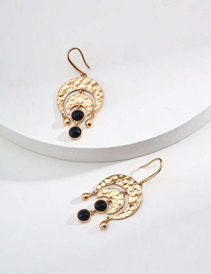 black agate earrings, crescent moon earrings, hammered silver earrings, S925 gemstone earrings, modern black stone jewelry, artistic silver earrings