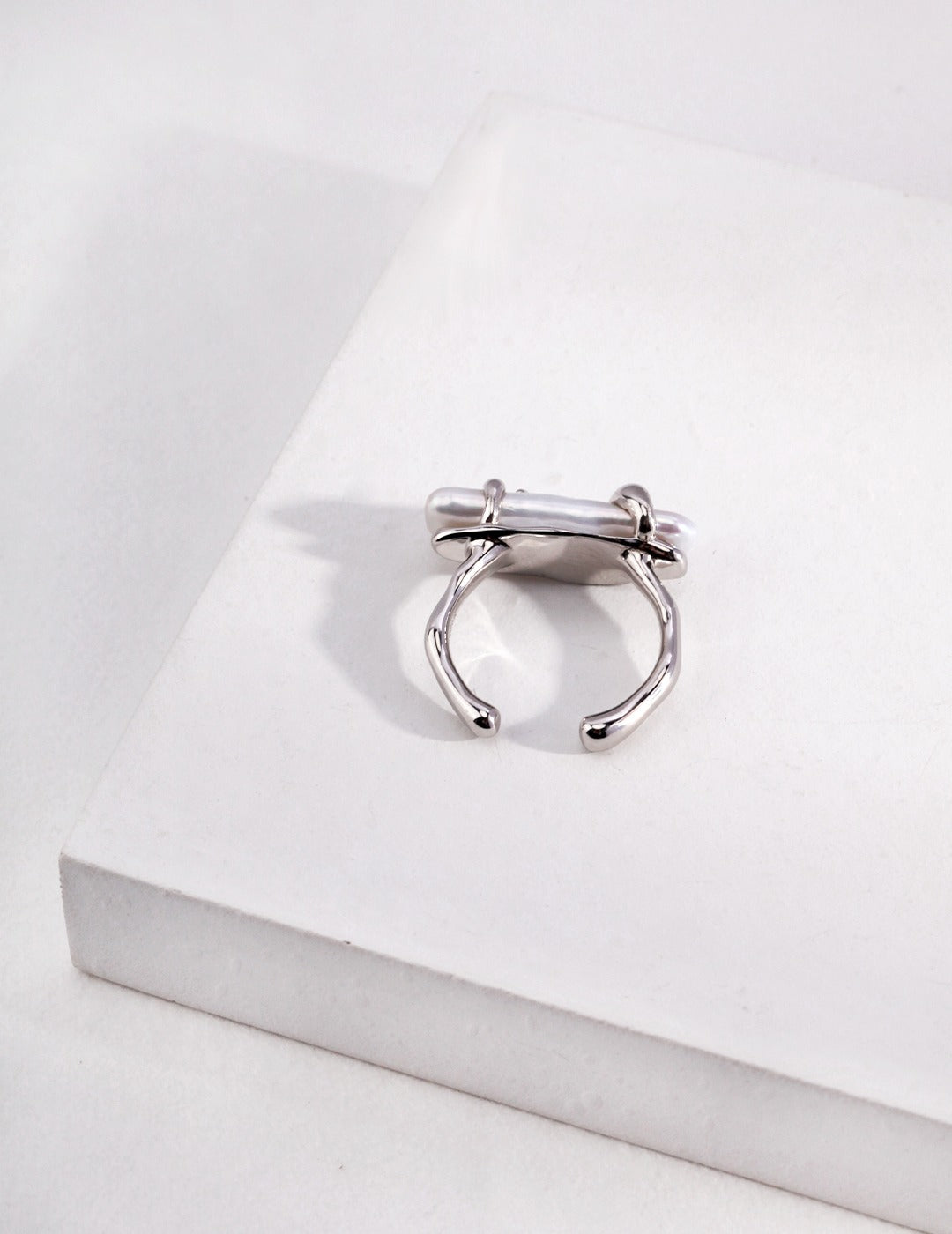 Baroque Natural Pearl Ring – Organic Fluid Design